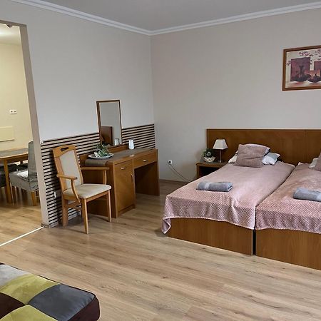 Brookforest Apartman Hajduszoboszlo Bagian luar foto