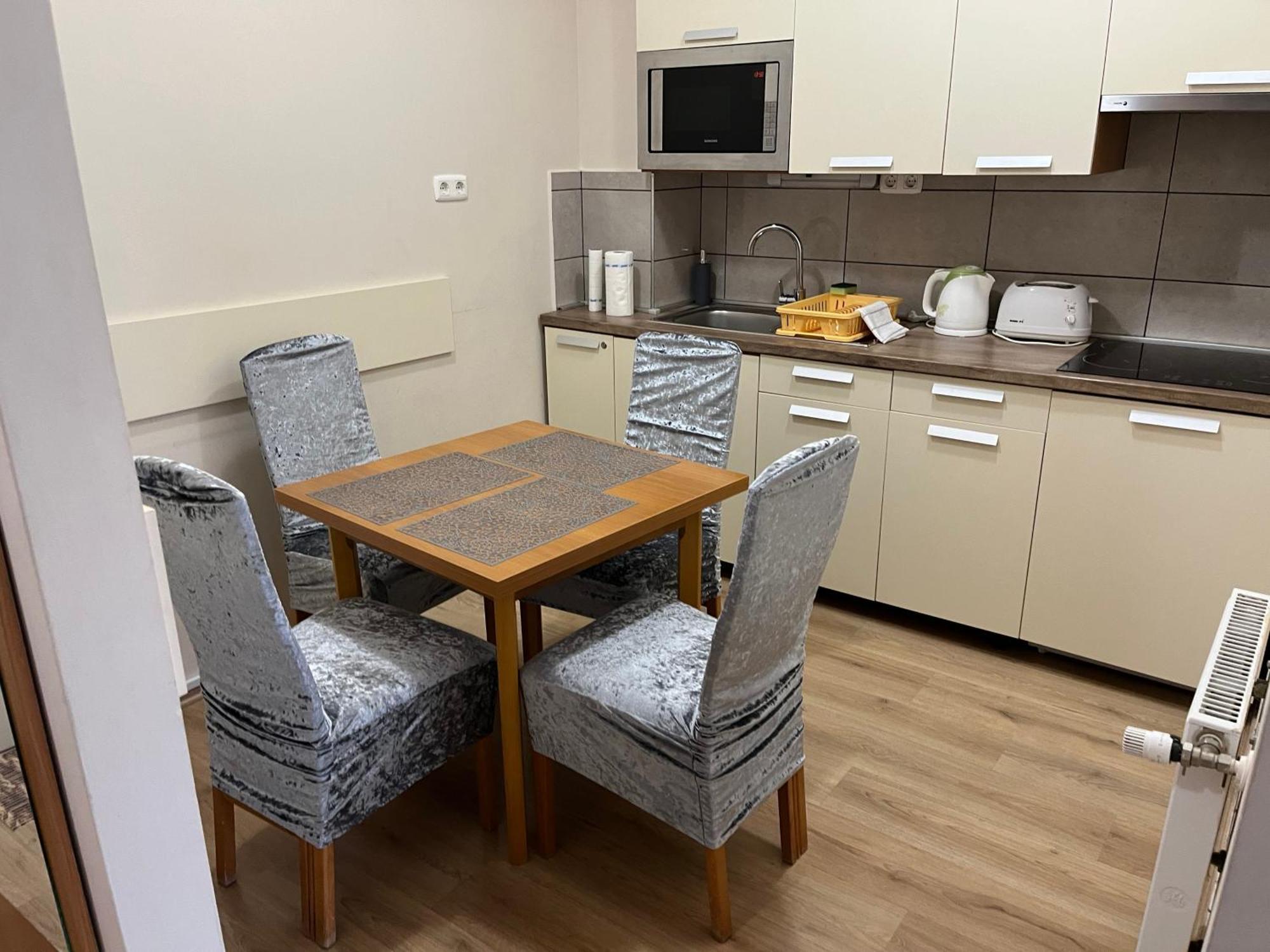 Brookforest Apartman Hajduszoboszlo Bagian luar foto