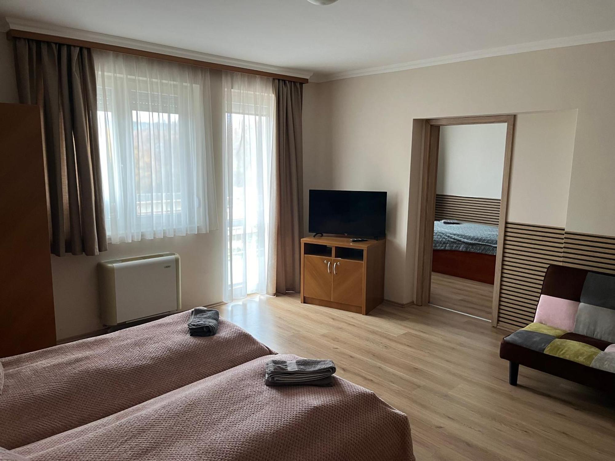 Brookforest Apartman Hajduszoboszlo Bagian luar foto