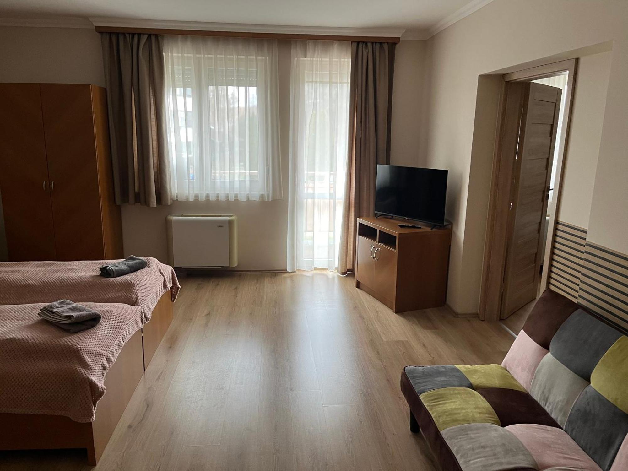 Brookforest Apartman Hajduszoboszlo Bagian luar foto