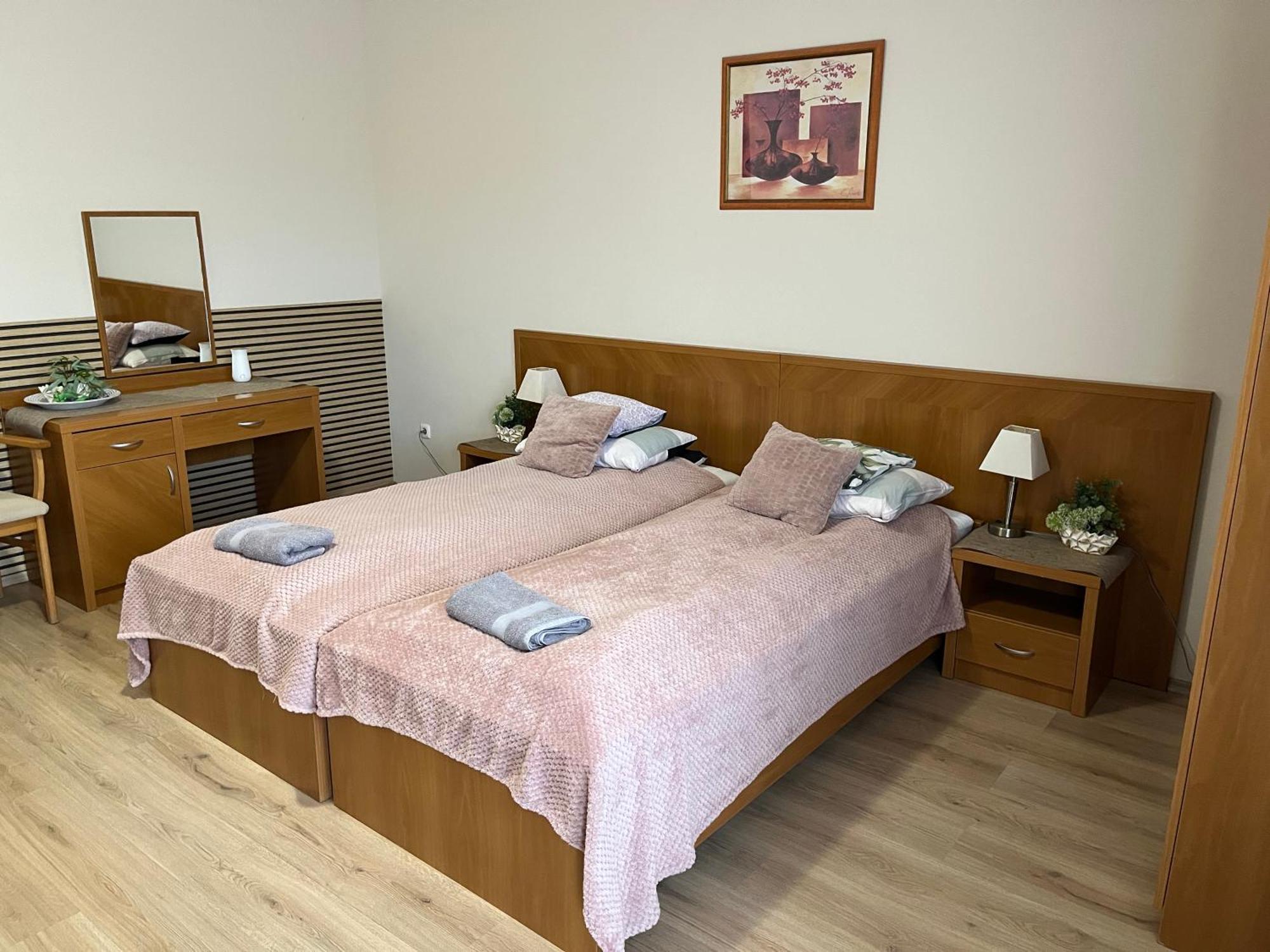 Brookforest Apartman Hajduszoboszlo Bagian luar foto