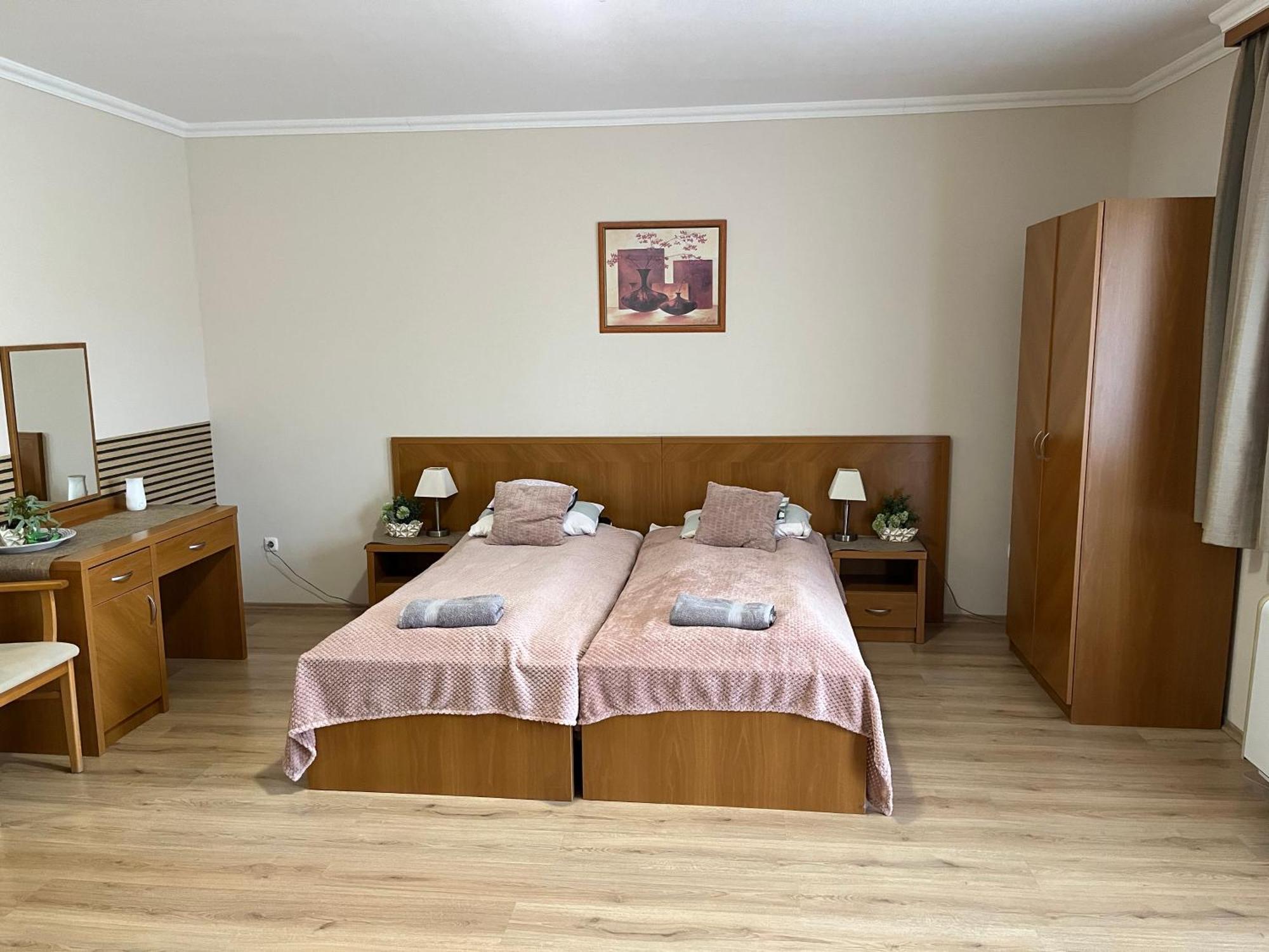 Brookforest Apartman Hajduszoboszlo Bagian luar foto