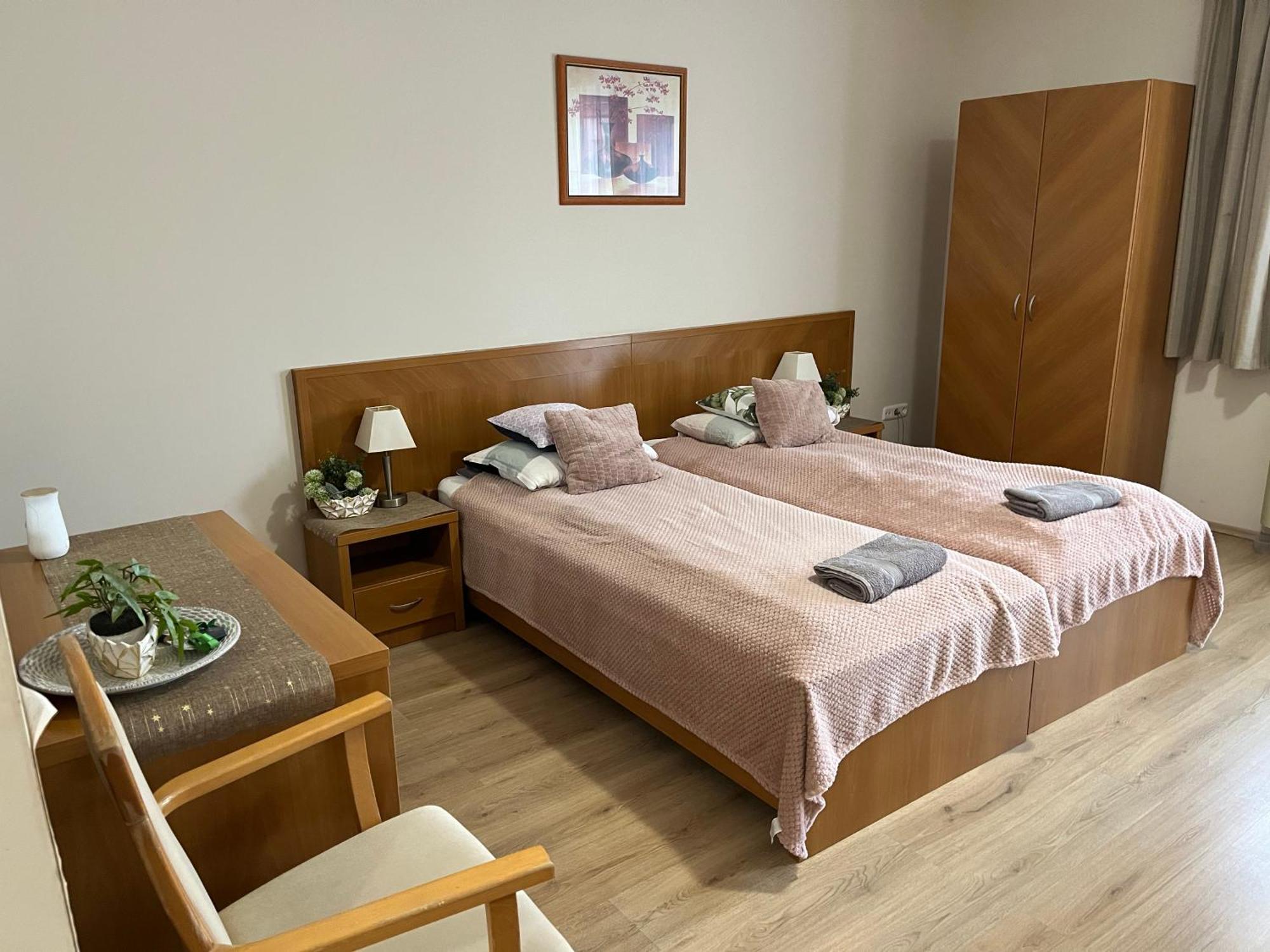 Brookforest Apartman Hajduszoboszlo Bagian luar foto